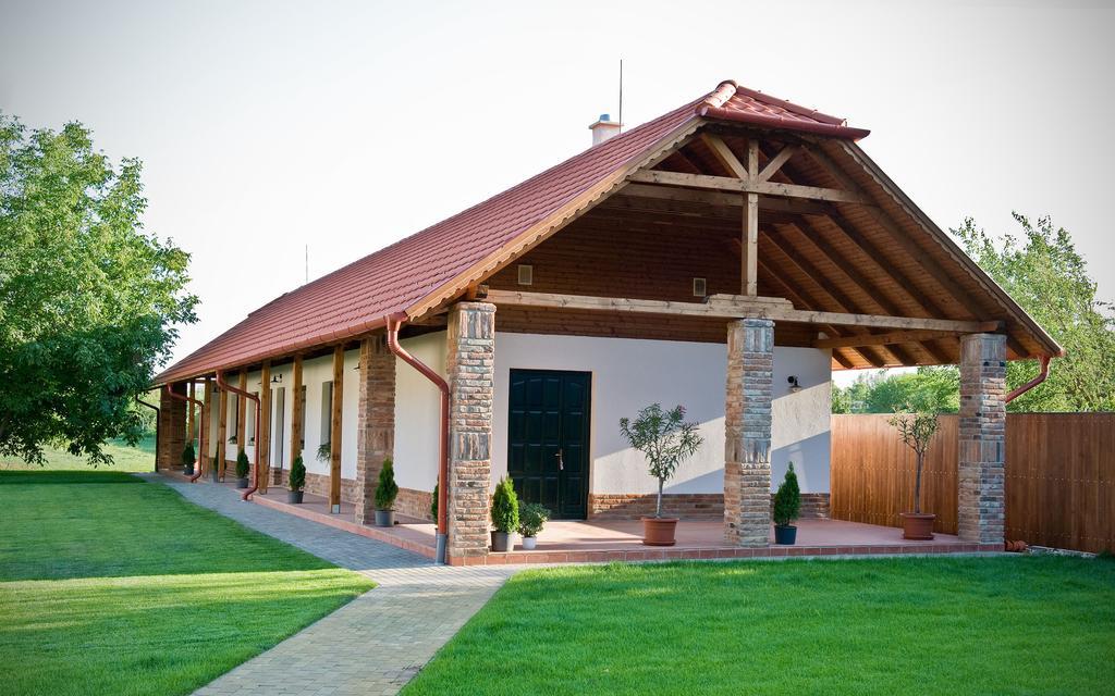 Diofa Vendeghaz Hotel Tiszadob Exterior foto
